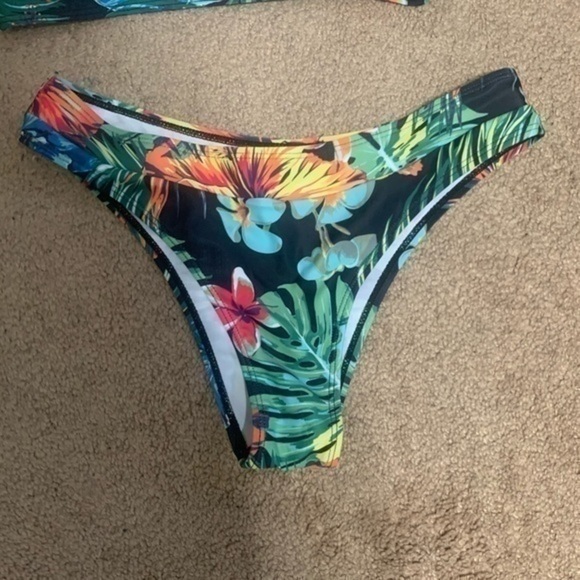 Floral Tropical Bikini Set Size Small - Picture 9 of 11